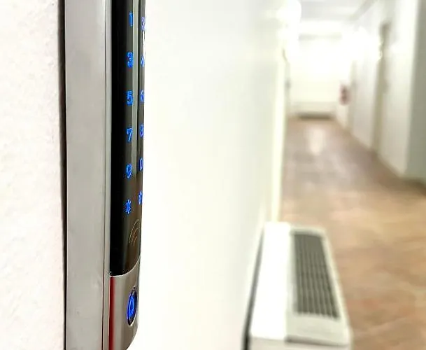 מלון Sagostino House 2*